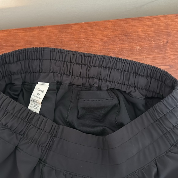 Lululemon Hotty Hot 2.5” shorts - Picture 6 of 6